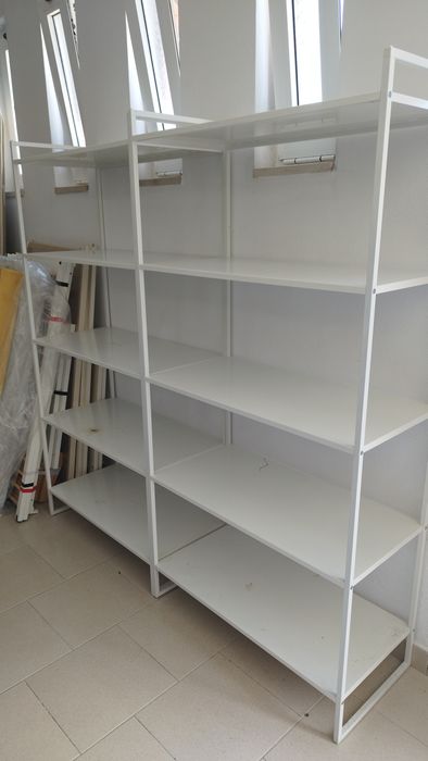 Duas estantes ikea