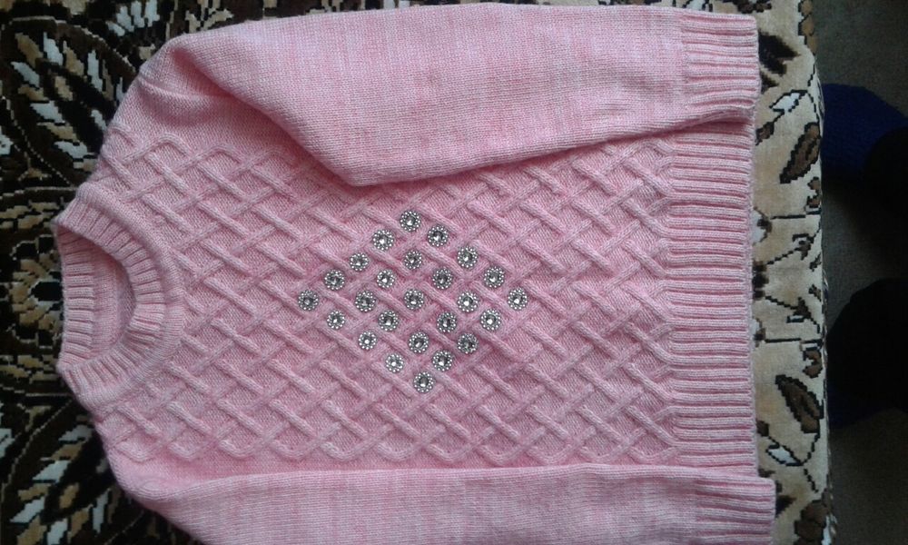 Нарядный свитерок.