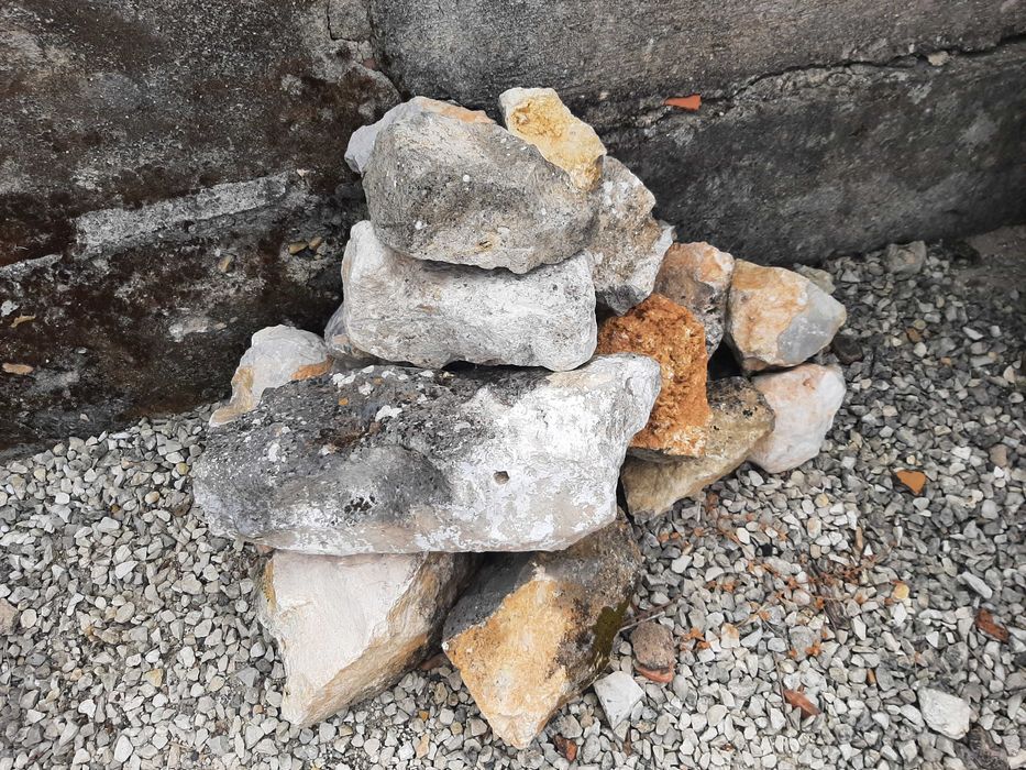 Pedras  para jardim conforme fotos!!