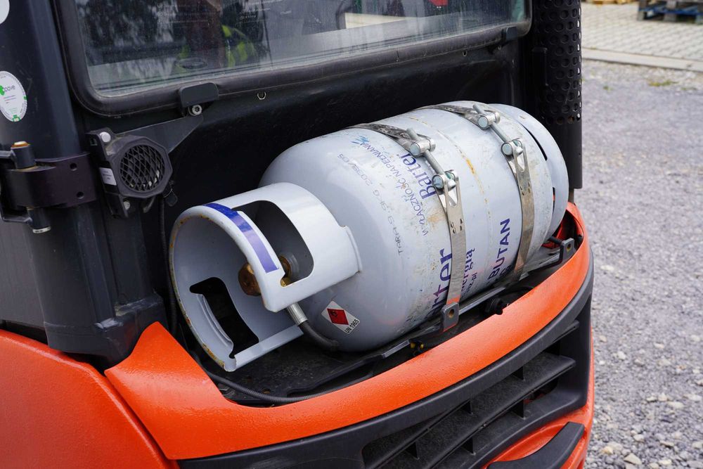 Wózek widłowy Linde H16 391-01 EVO / Fenwick H16 z 2019 roku. - Pełna kabina