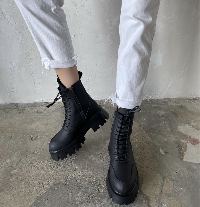 Продам зимові чоботи