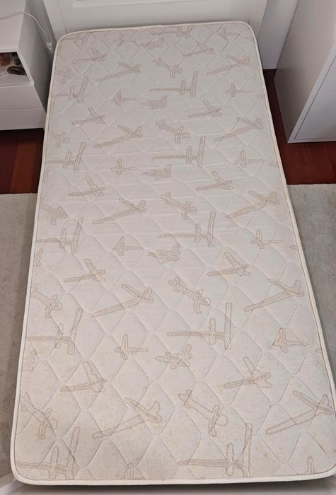 Cama solteiro(a) completa com colchão e estrado