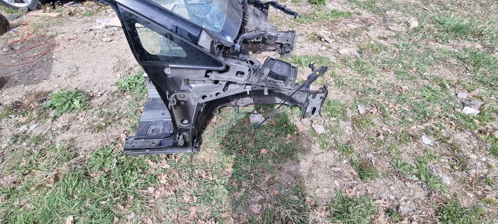 Toyota Prius Plus prawa ćwiartka przód