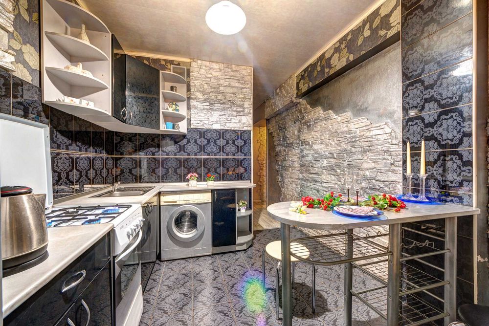 Оренда подобова 4к квартири поруч з м. Золоті Ворота