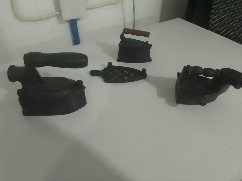Antiguidades Ferros de engomar antigos miniaturas em ferro