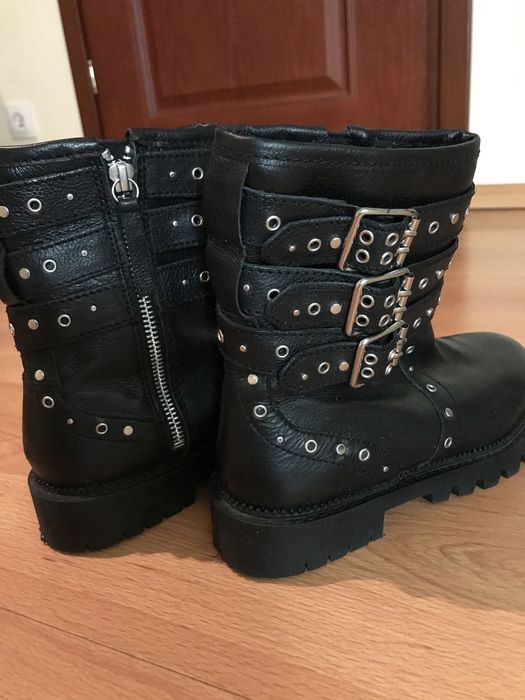 Nowe botki z ćwiekami Skórzane Zara