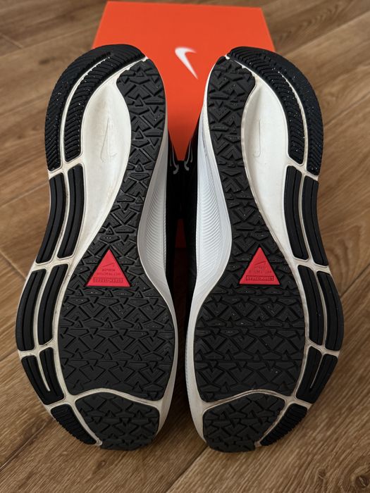 Nike pegasus shield (40.5)
