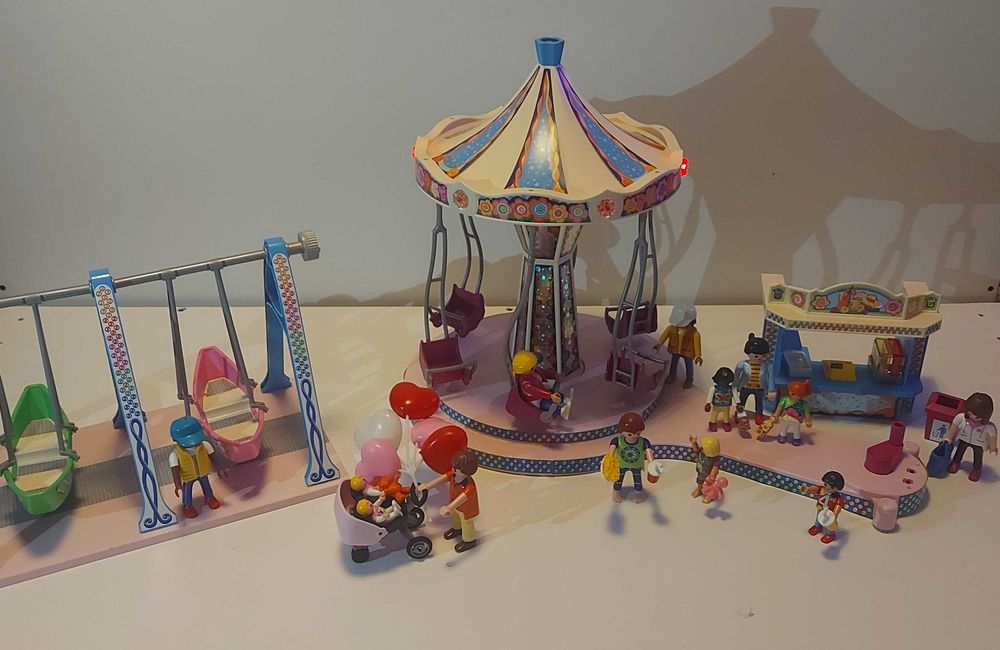 Lote Playmobil Parque de Atrações / Feira Popular com Carrossel de Luzes + Extras