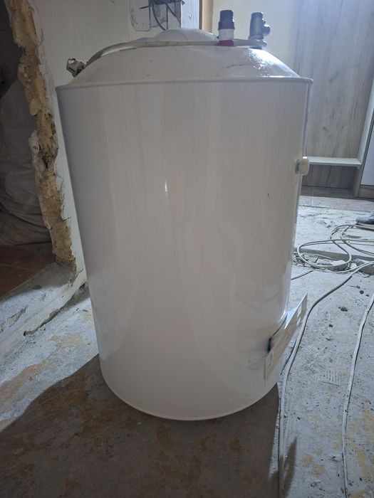 Водонагреватель  в рабочем состояние