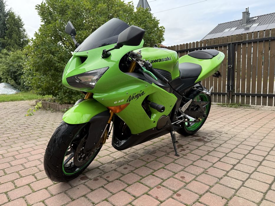 くさい　 Kawasaki ZX-6R 636 (2005 - 2006) vs Kawasaki Ninja 400 (2017)