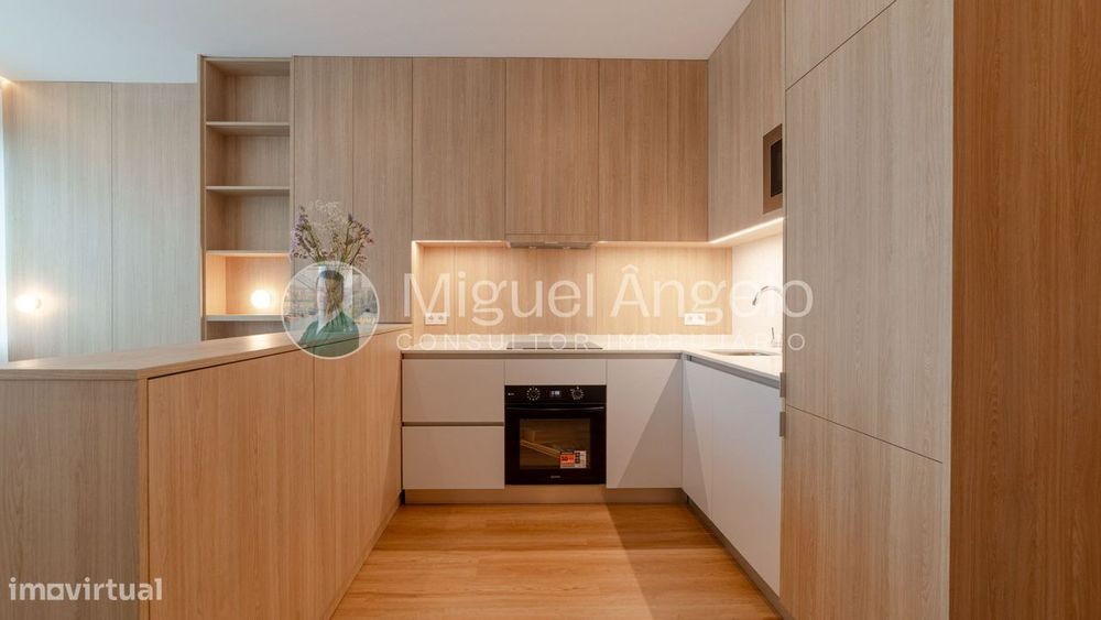 Apartamento T0 novo c/ lugar de garagem e totalmente mobilado