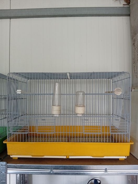 Várias gaiolas em bom estado