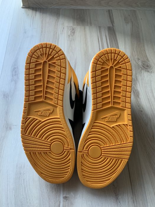 Nike Air Jordan 1 Retro High TAXI Yellow Toe