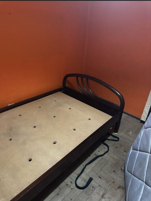 cama madeira escura