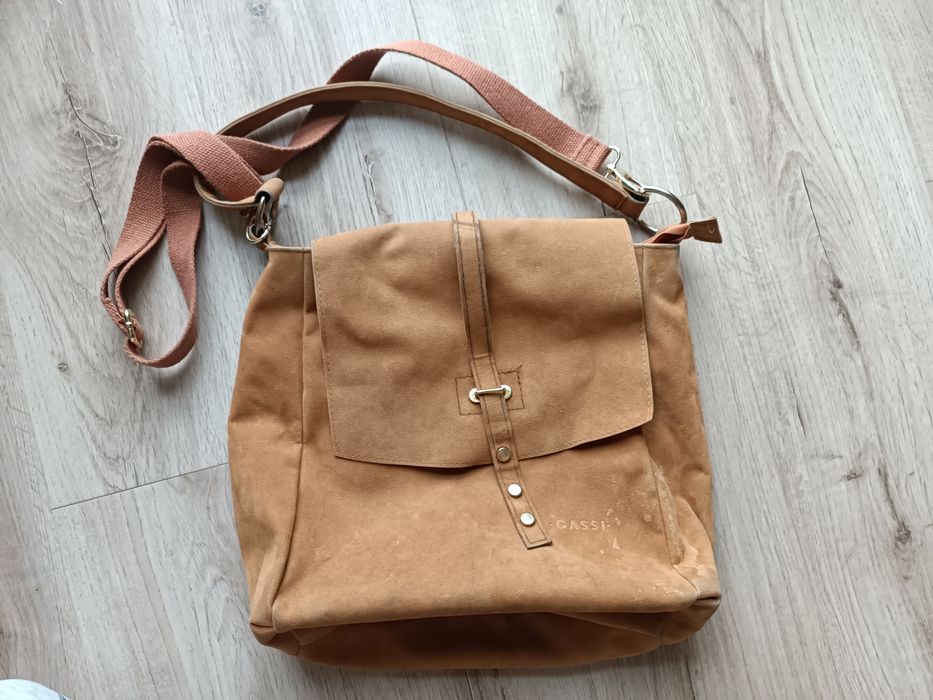 Torba Cassi brązowa camel karmelowa, chyba skóra/zamsz?