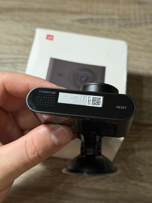 Продам відеореєстратор Xiaomi YI  Dash Cam