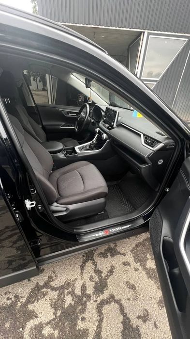 Продам Toyota RAV4 2021 року офіційна