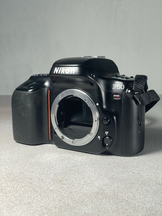 Вживані Nikon D7000 / D70s / F50