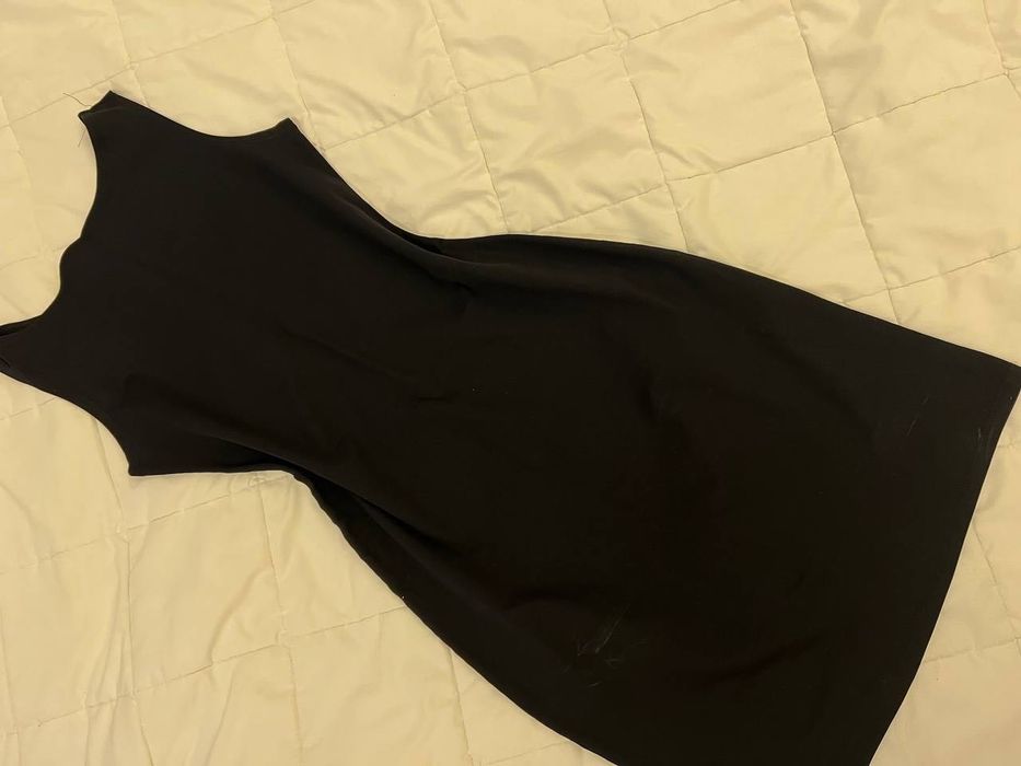czarna sukienka w stylu Chanel