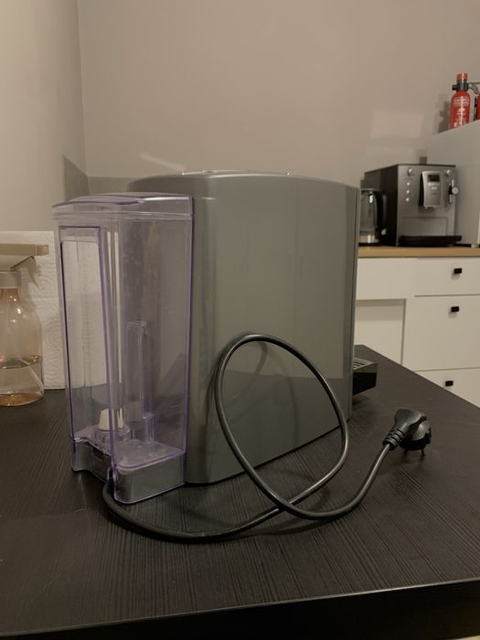 Ekspres tchibo cafissimo late + stojak na kapsulki