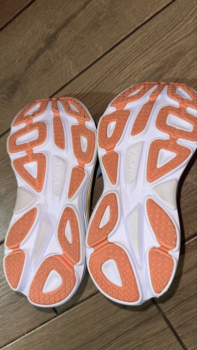Продам кросівки Hoka 40