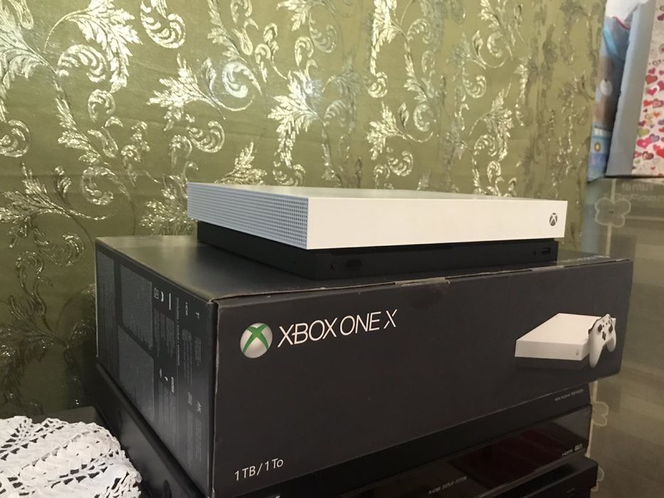 Xbox One X 1T Білий