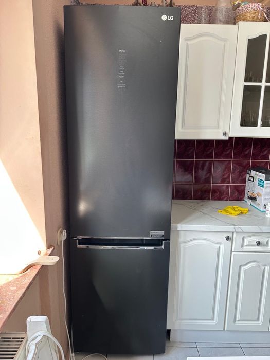 Lodówko-zamrażarka LG V+ | 2,03m | ThinQ | ciemny grafit mat | DoorCooling+™ | Total No Frost | klasa C | GBB92MCACP