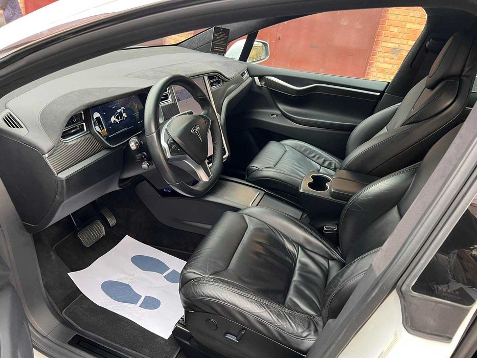 Tesla X 90 батарея. Не була в дтп пошкоджена батарея замінено на нову