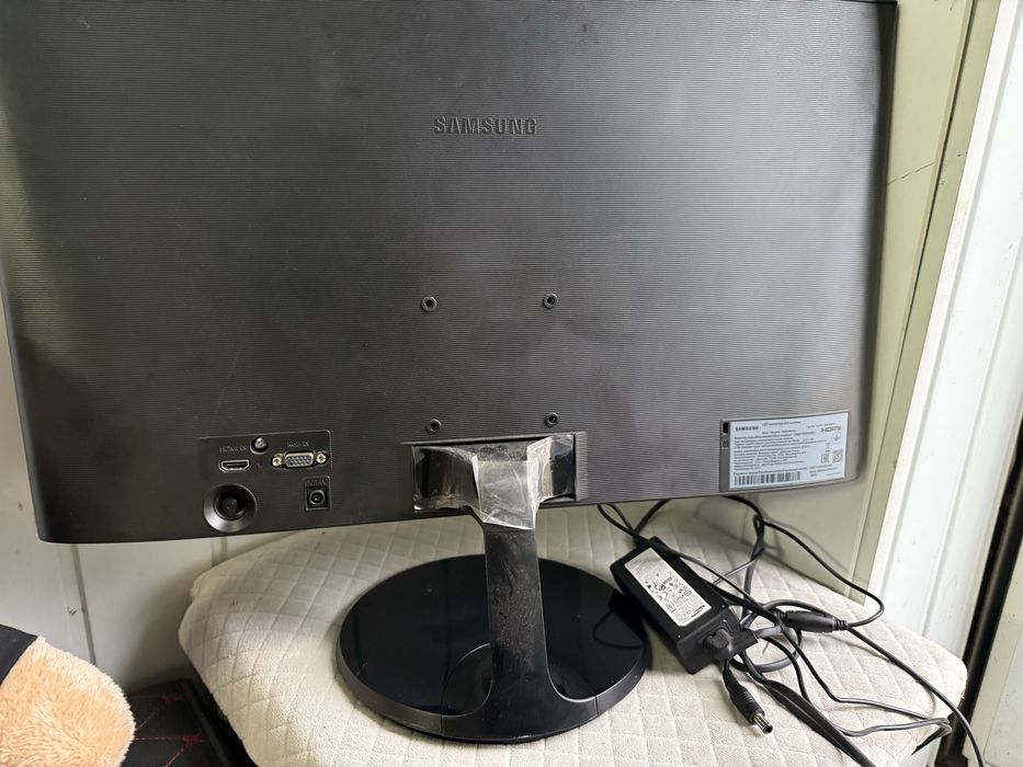 Монитор Самсунг 24 дюйма в плёнке