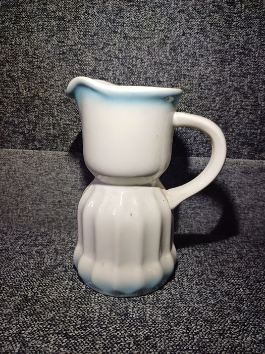 Dzbanek z porcelitu prl staroć antyk