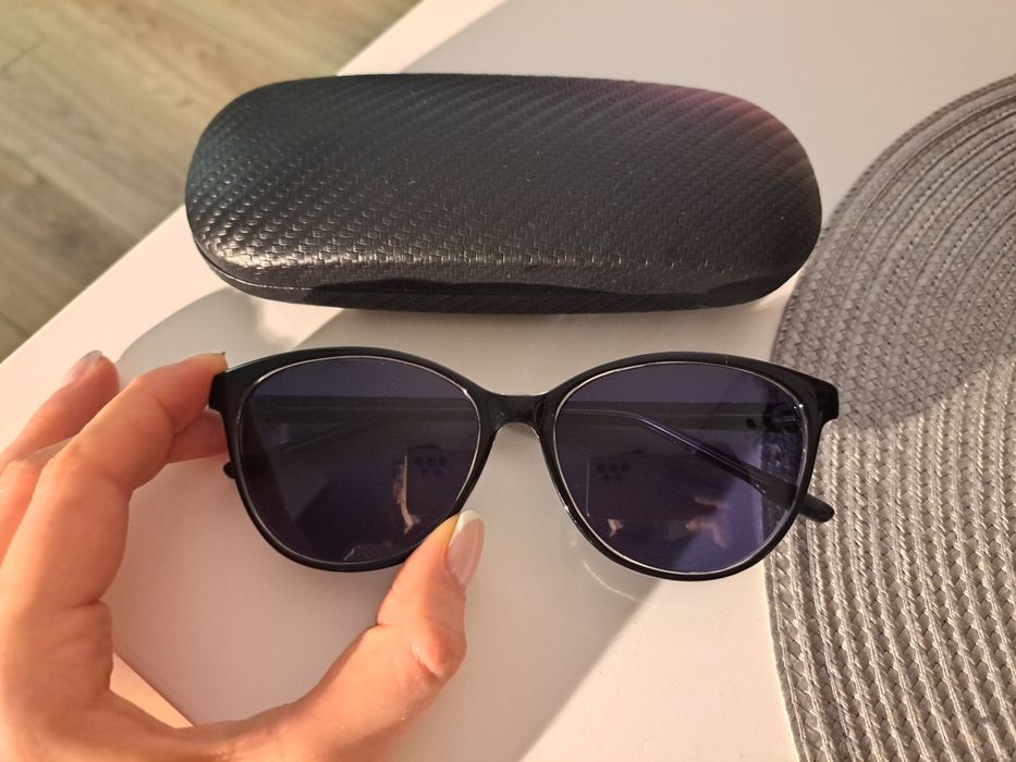 Używane okulary przeciwsłoneczne+etui