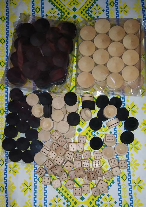 Шашки фішки кубики заріки