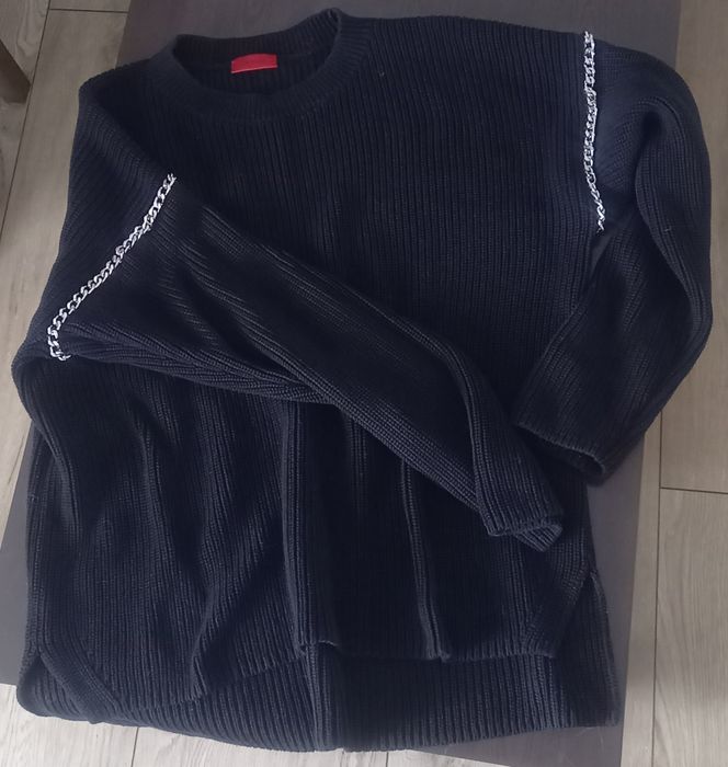 Hugo Boss czarny sweter z łańcuszkami przy rękawach XL damski