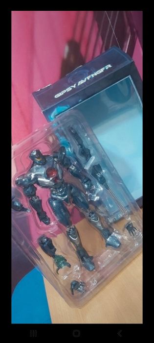 Figurka Pacific Rim Gipsy Avenger  . 

Wymienn