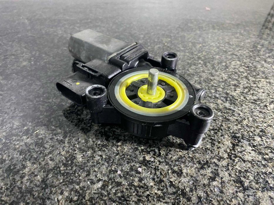 Podnośnik szyb prawy przód Opel Corsa D