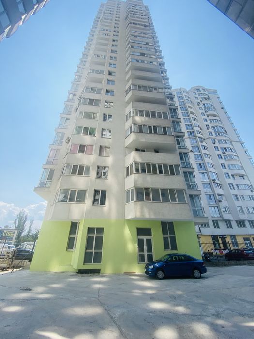 Продаж студии в Киеве возле метро