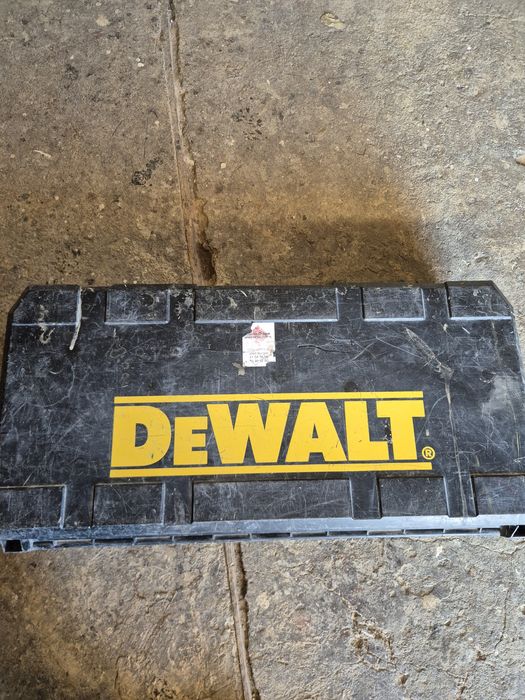 Młot wyburzeniowy DEWALT D25902