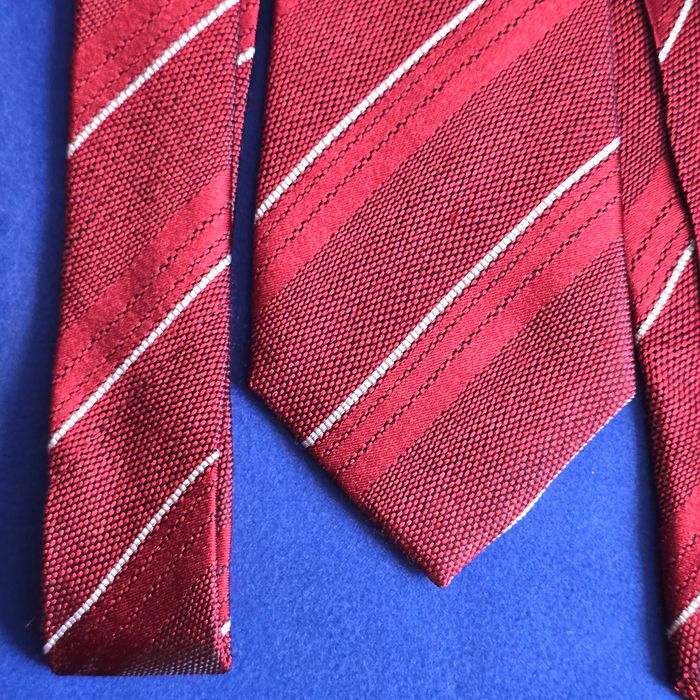 Elegancki Krawat Jedwabny LAMBERT – Klasyczne Bordo w Pasy