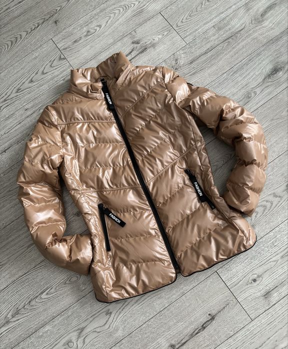 Piękna beżowa kurtka