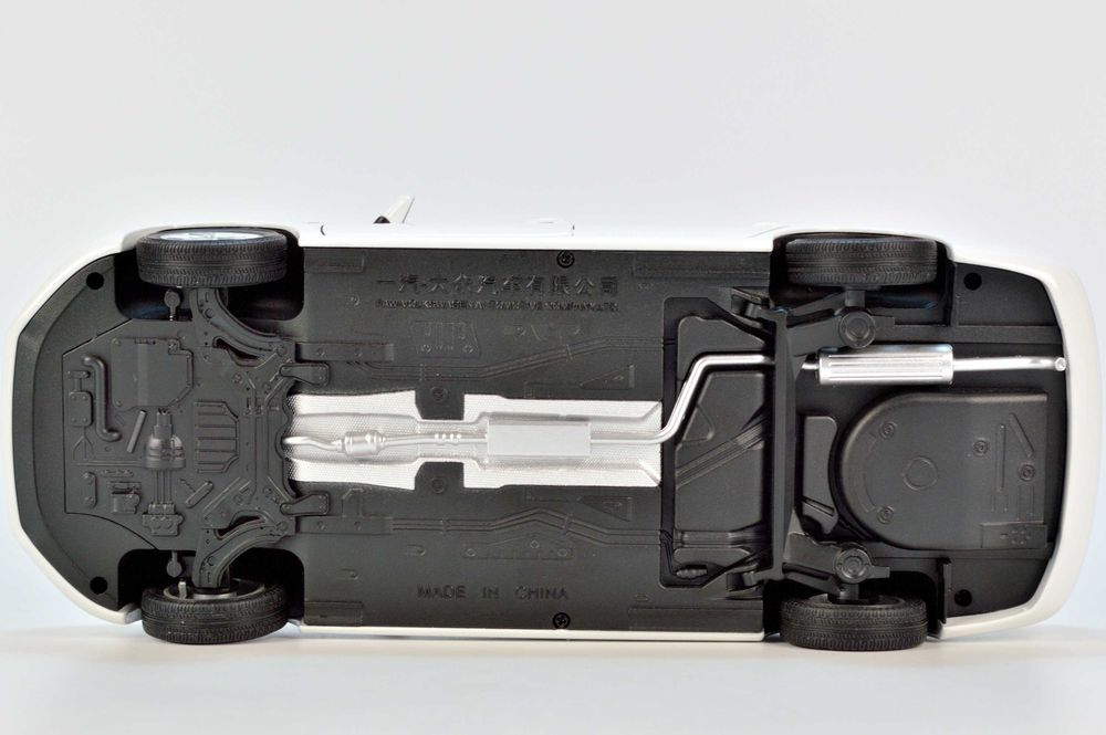 Модель автомобіля 1:18 Volkswagen Jetta 2013