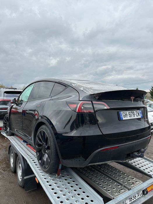 Четверть model Y