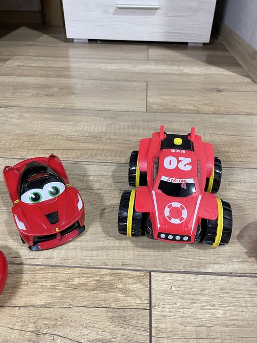 Машинки на пульті