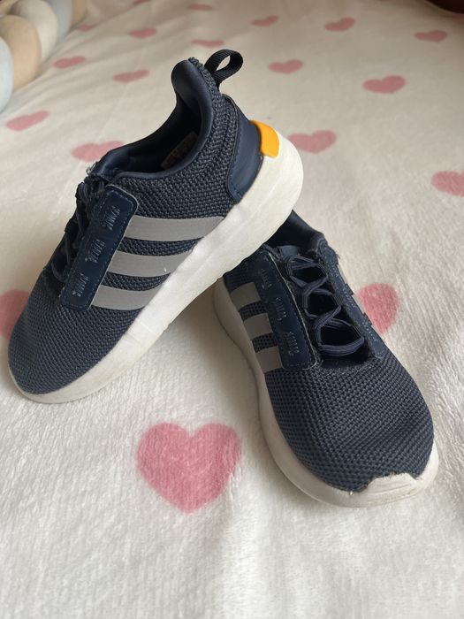 легенькі кросівки Adidas