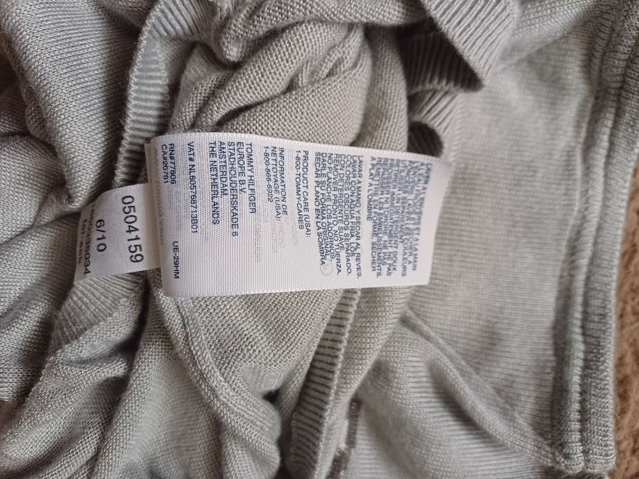 Sweterek Hilfiger z motylem wiskoza I jedwab