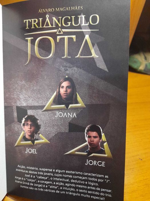Triângulo Jota "O Vampiro de Dente de Ouro"