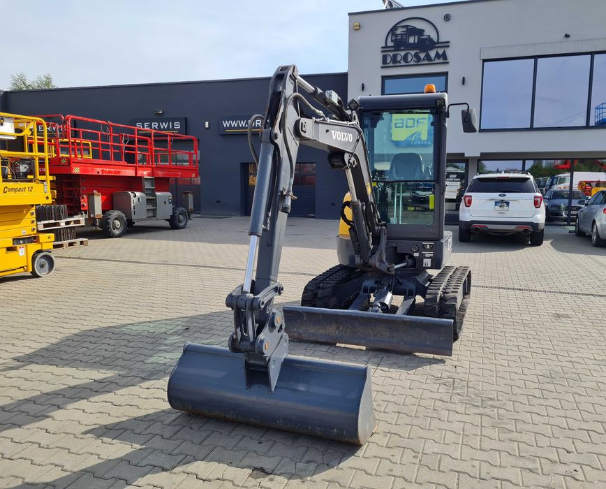 Minikoparka VOLVO EC27D, rok 2018