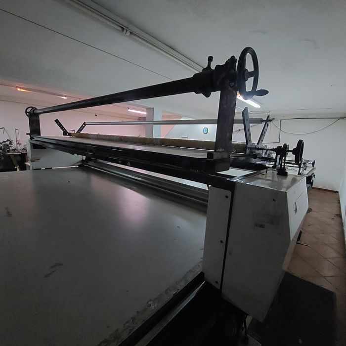 Maquina de estender e cortar tecido Philips