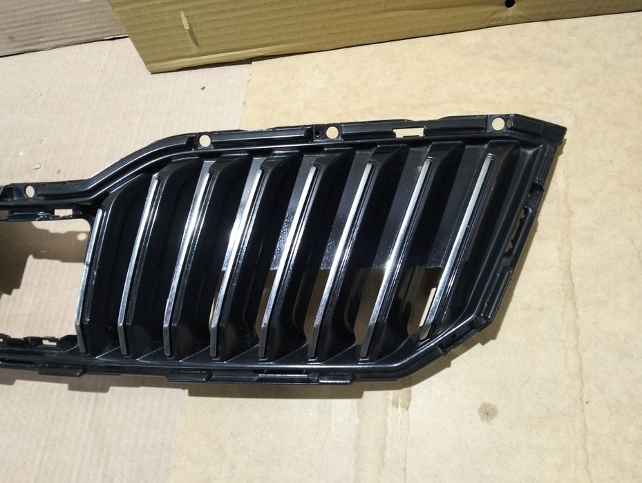 Grill Skoda Superb lll 3V0