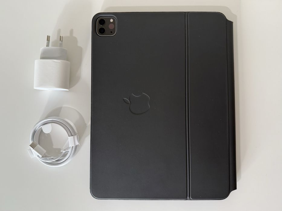 Tablet iPad Pro 11” A2761 4. generacji M2 2022 idealny, z klawiaturą
