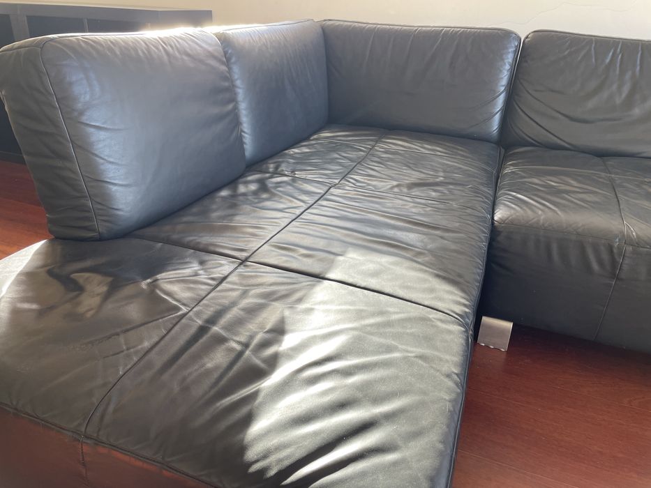 Sofá (chaise longue) em pele preta — design modern